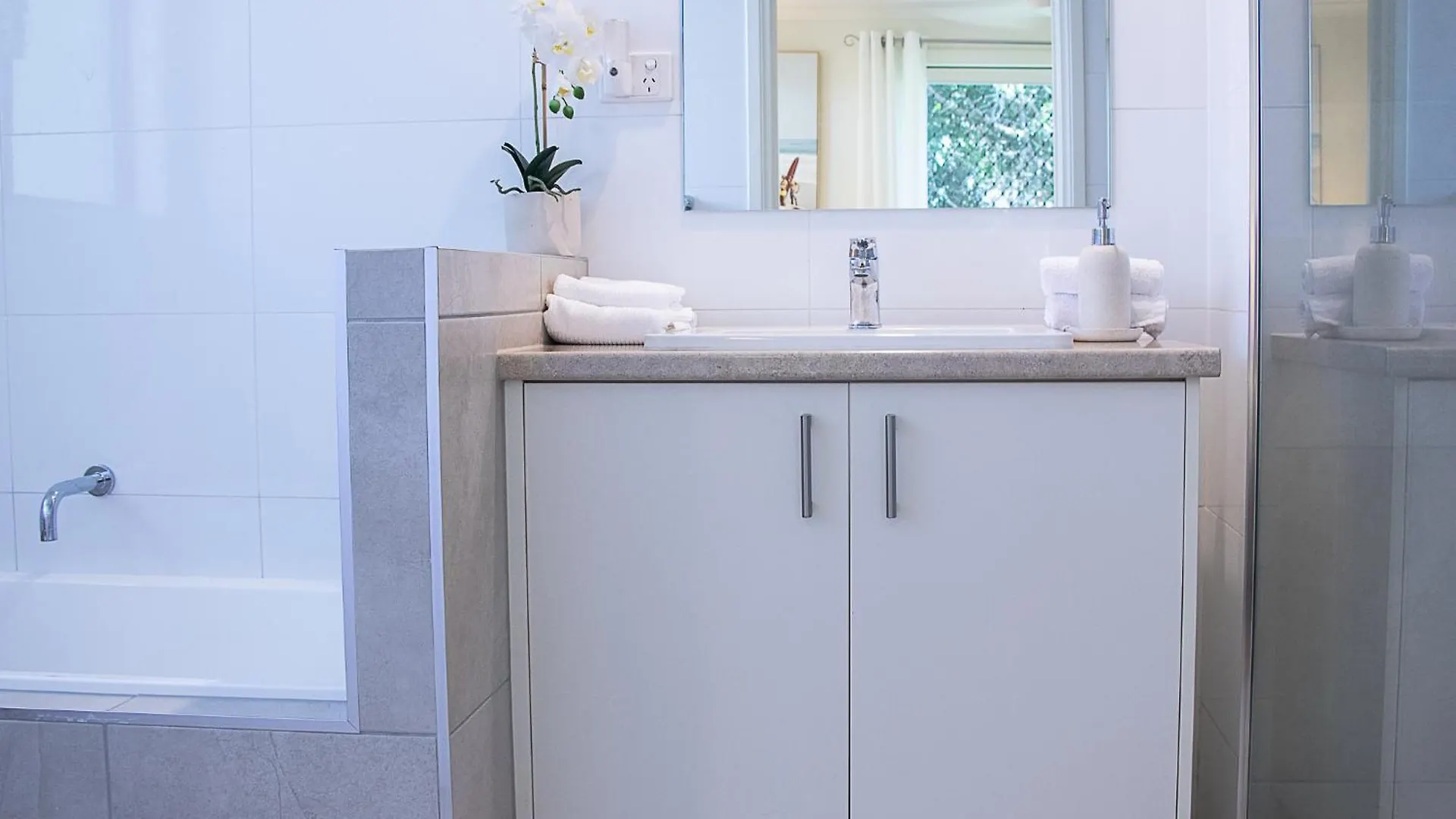 Dom wakacyjny Endless Summer Beach Retreat-Pet Friendly, Walk To Shops Noosa