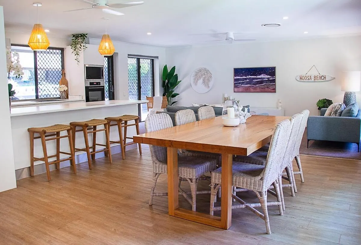 Endless Summer Beach Retreat-Pet Friendly, Walk To Shops Noosa