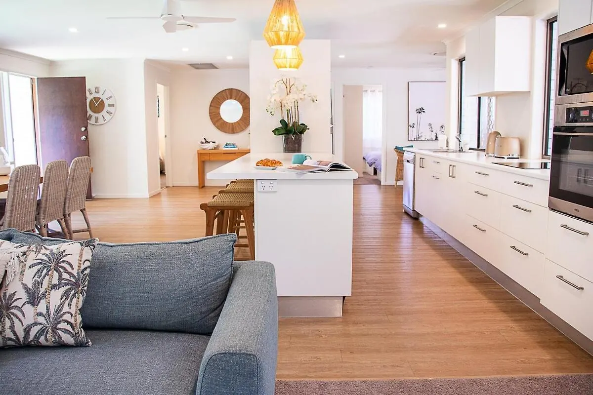 Endless Summer Beach Retreat-Pet Friendly, Walk To Shops Noosa
